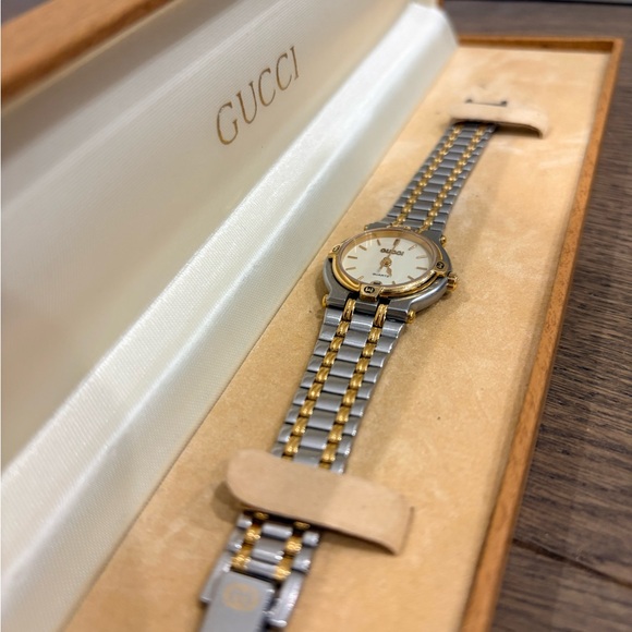 Gucci Two-Tone Silver and Gold Ladies’ Bracelet Watch - Picture 12 of 15